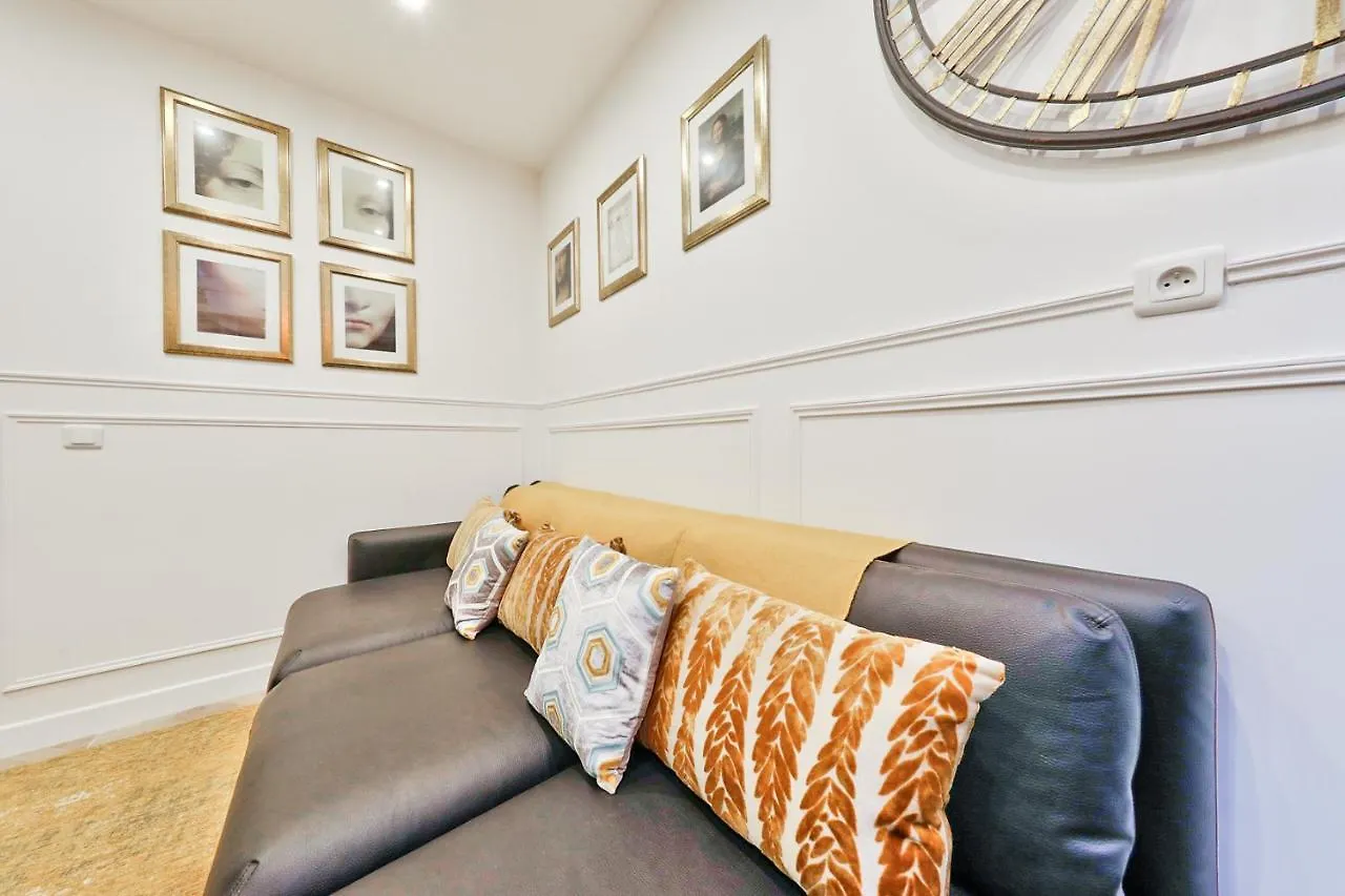 Apartment 38 Atelier Mona Lisa Paris
