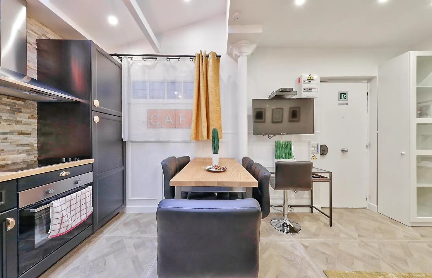 38 Atelier Mona Lisa Apartment *